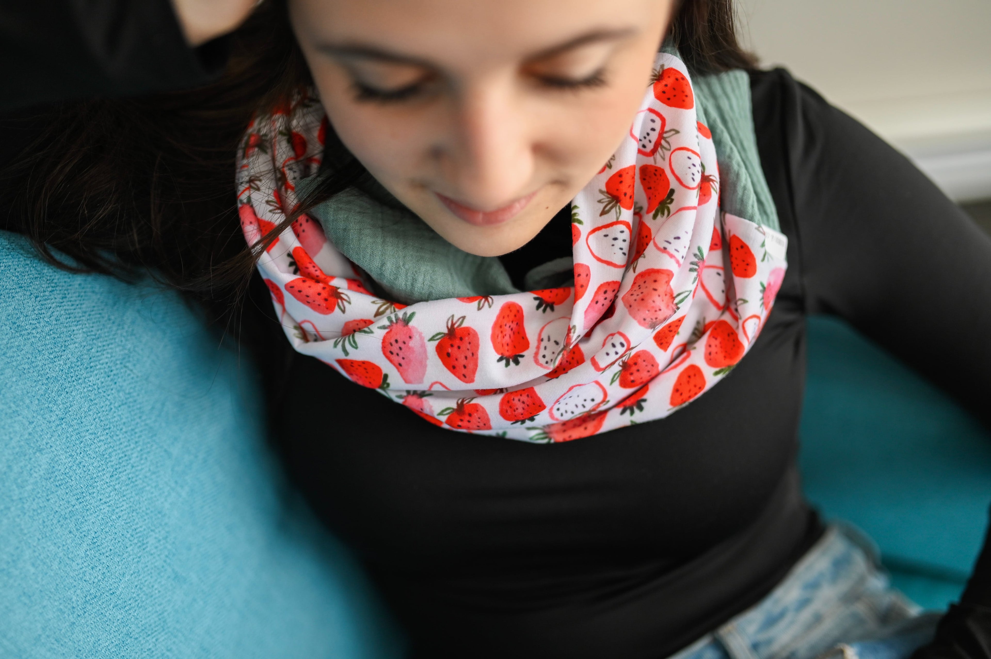 Foulard infini léger FRAISES