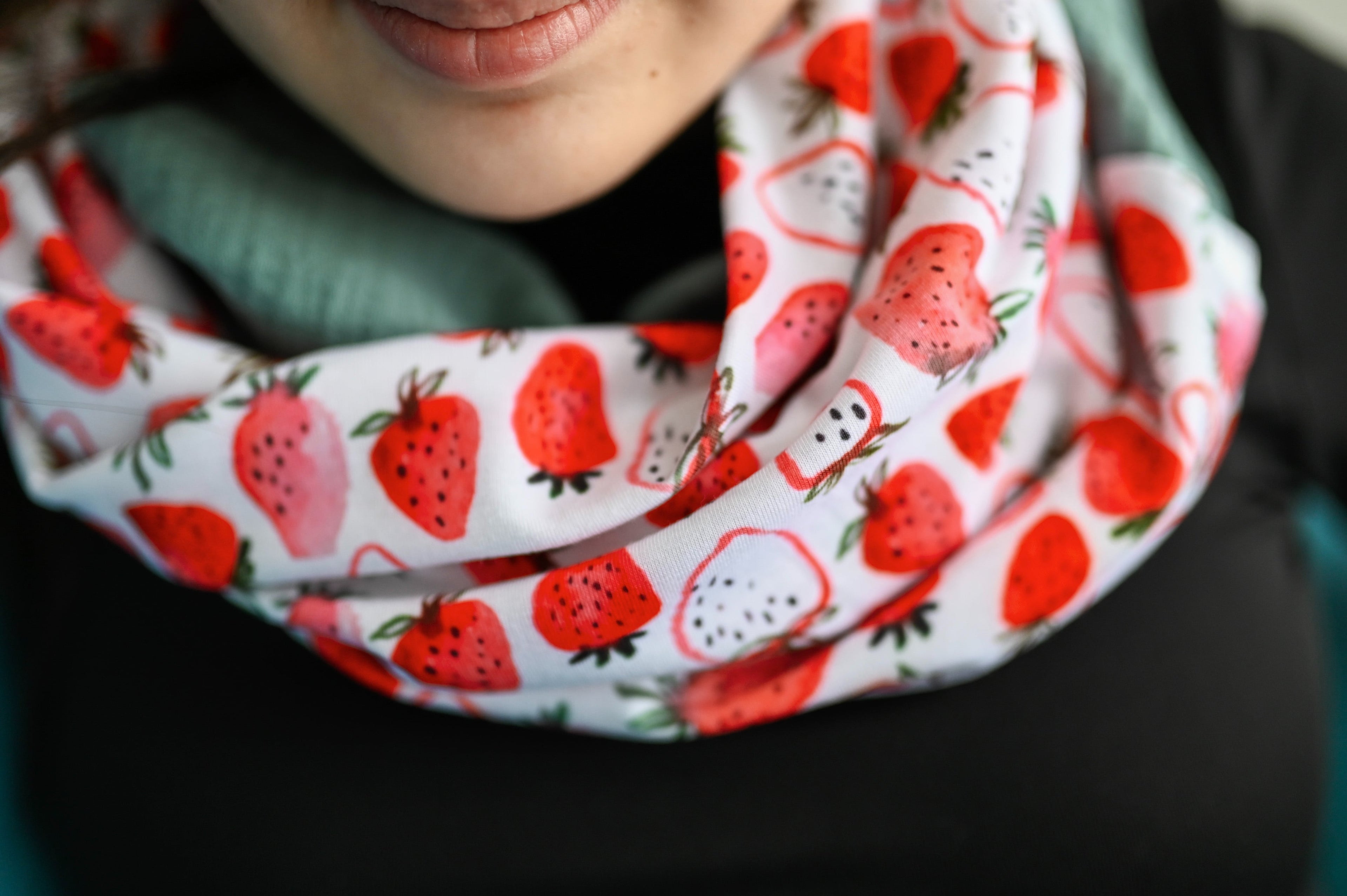 Foulard infini léger FRAISES